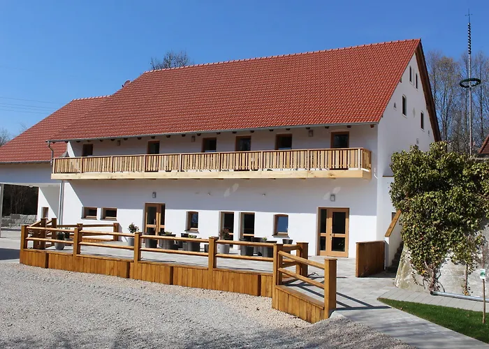 SPIEGLHOF apart